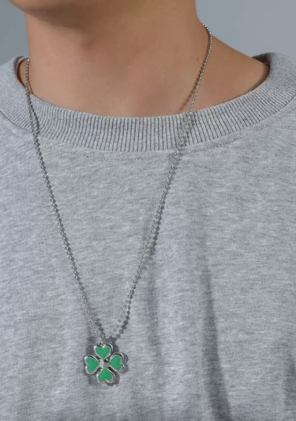 Clover charm necklace
