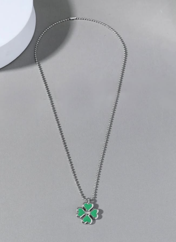 Clover charm necklace